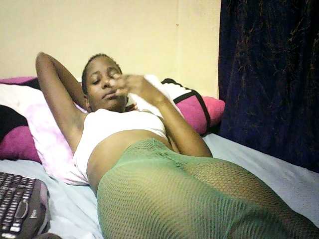 Sweetebonny live cam on BongaCams