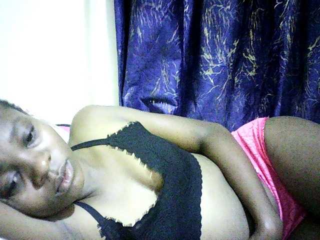 Sweetebonny live cam on BongaCams