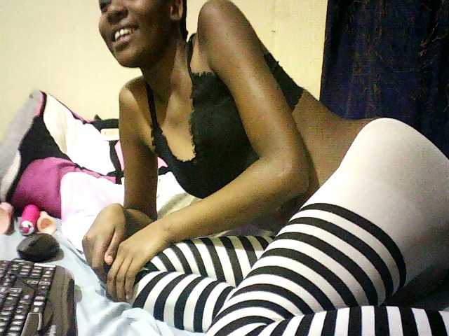 Sweetebonny live cam on BongaCams