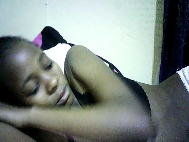 Sweetebonny live cam on BongaCams