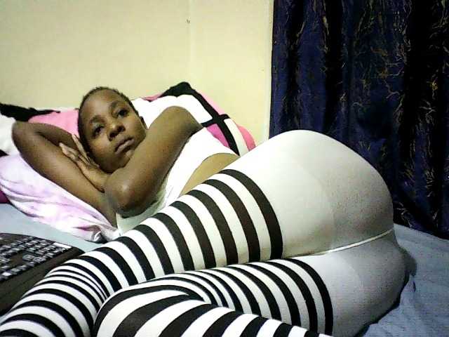 Sweetebonny live cam on BongaCams
