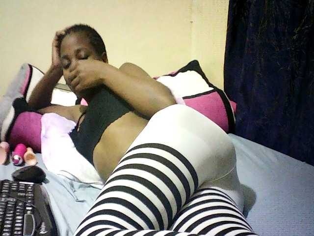 Sweetebonny live cam on BongaCams