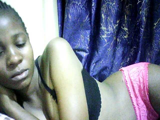 Sweetebonny live cam on BongaCams