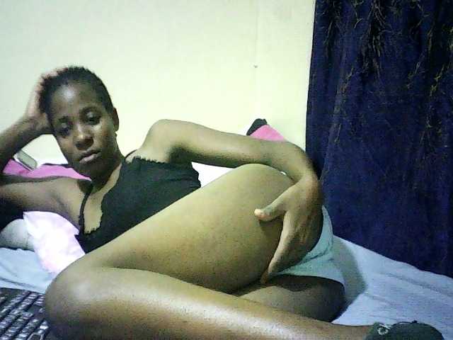 Sweetebonny live cam on BongaCams