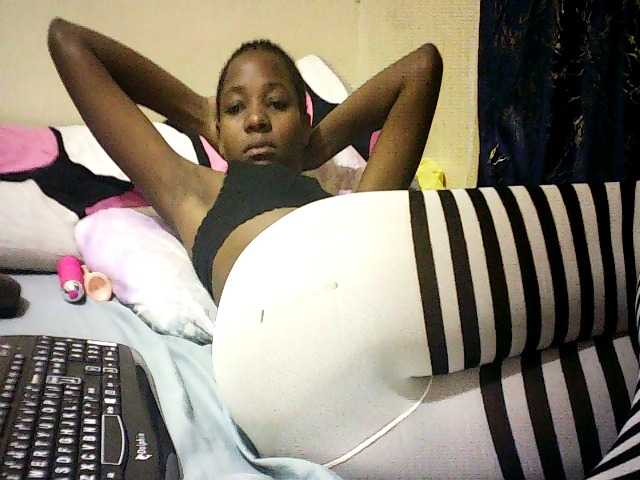 Sweetebonny live cam on BongaCams