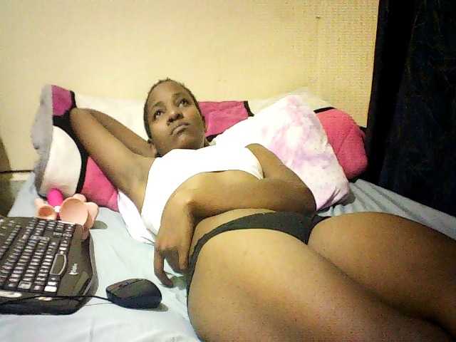 Sweetebonny live cam on BongaCams