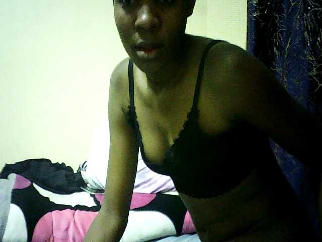 Sweetebonny live cam on BongaCams