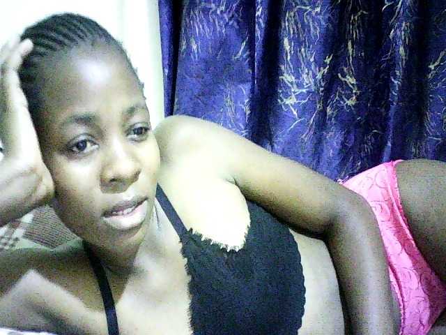 Sweetebonny live cam on BongaCams