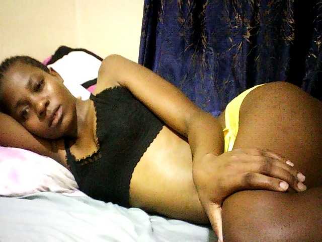 Sweetebonny live cam on BongaCams