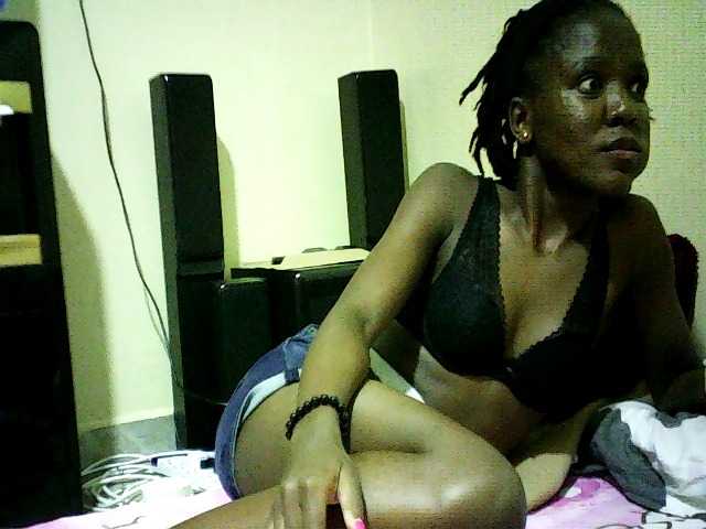 Sweetebonny live cam on BongaCams