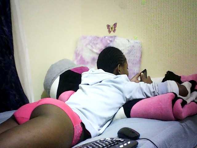 Sweetebonny live cam on BongaCams