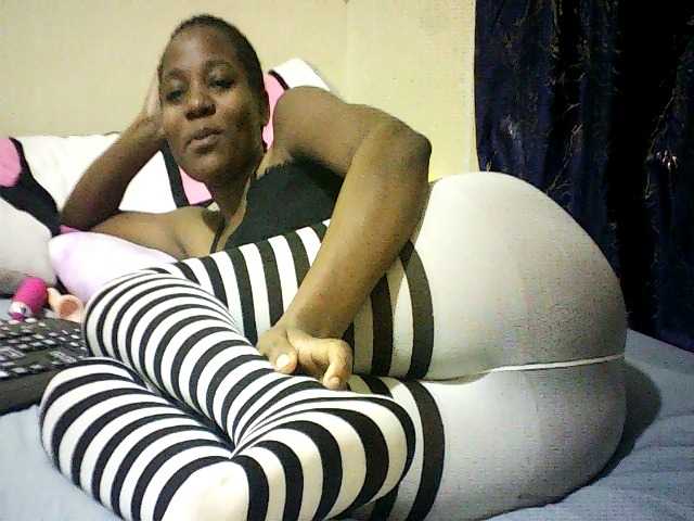 Sweetebonny live cam on BongaCams