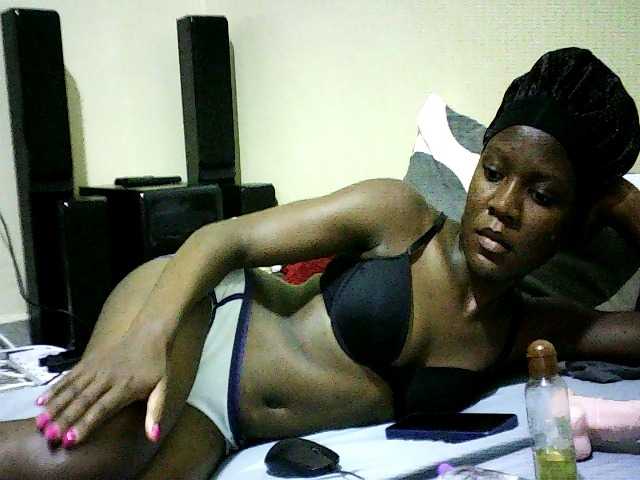 Sweetebonny live cam on BongaCams