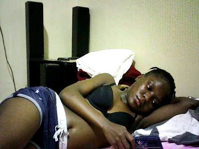 Sweetebonny live cam on BongaCams
