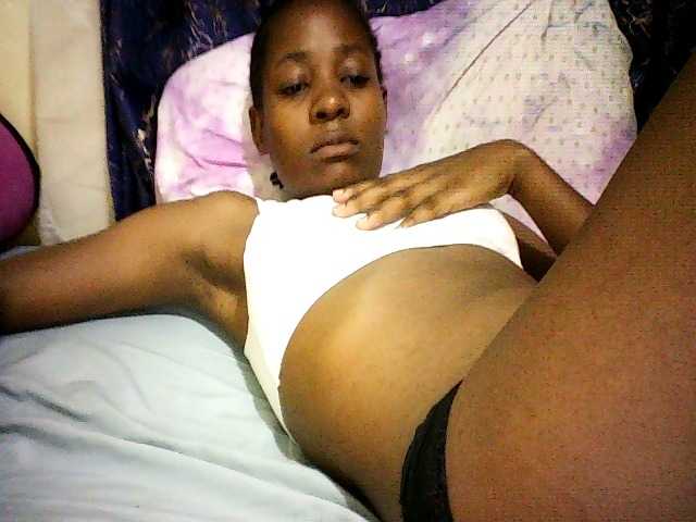 Sweetebonny live cam on BongaCams