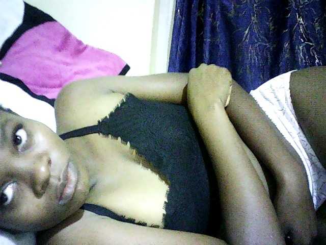 Sweetebonny live cam on BongaCams