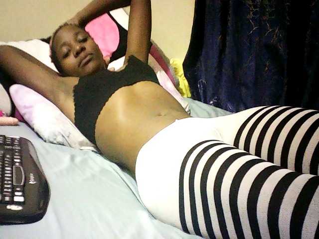 Sweetebonny live cam on BongaCams