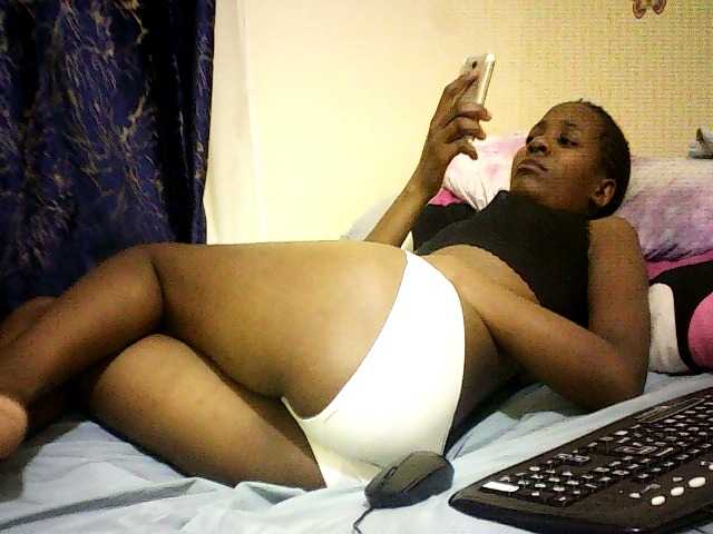 Sweetebonny live cam on BongaCams