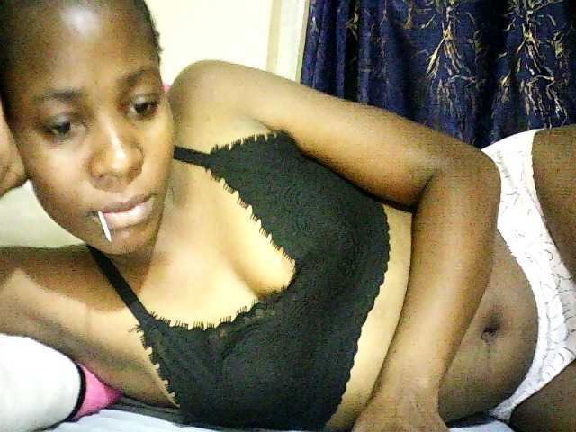 Sweetebonny live cam on BongaCams