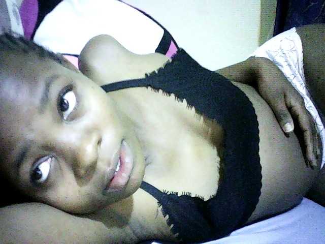 Sweetebonny live cam on BongaCams