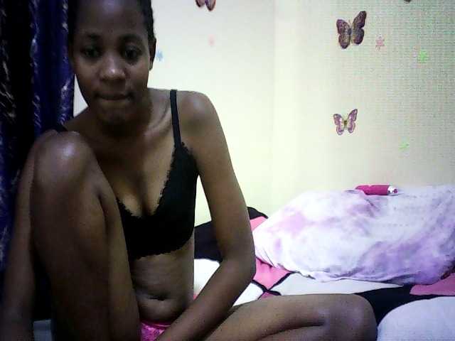 Sweetebonny live cam on BongaCams