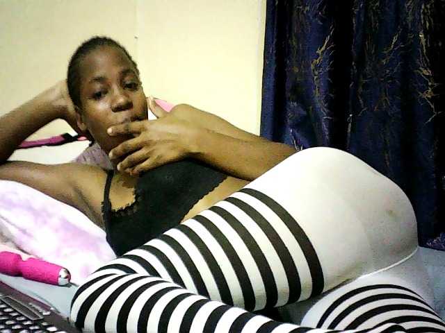 Sweetebonny live cam on BongaCams