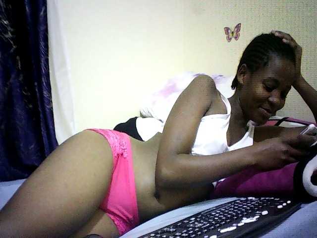 Sweetebonny live cam on BongaCams