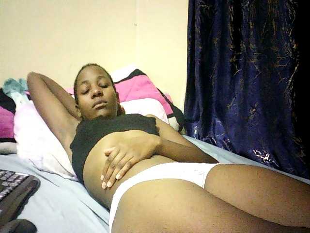 Sweetebonny live cam on BongaCams