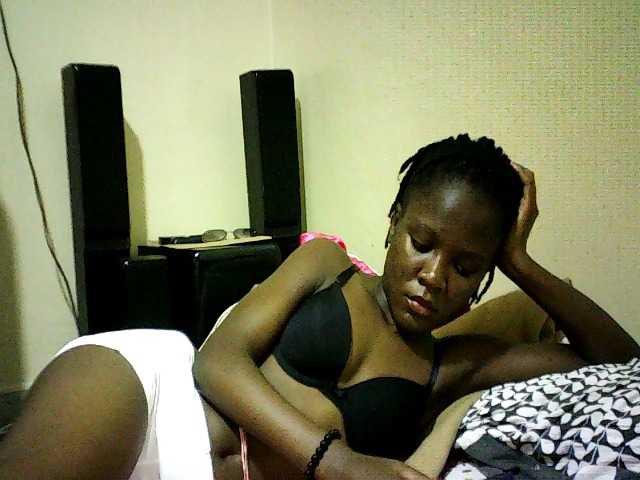 Sweetebonny live cam on BongaCams