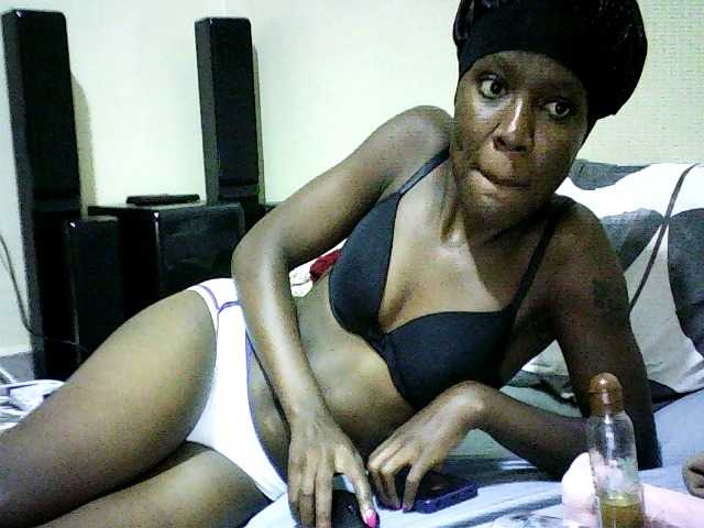 Sweetebonny live cam on BongaCams