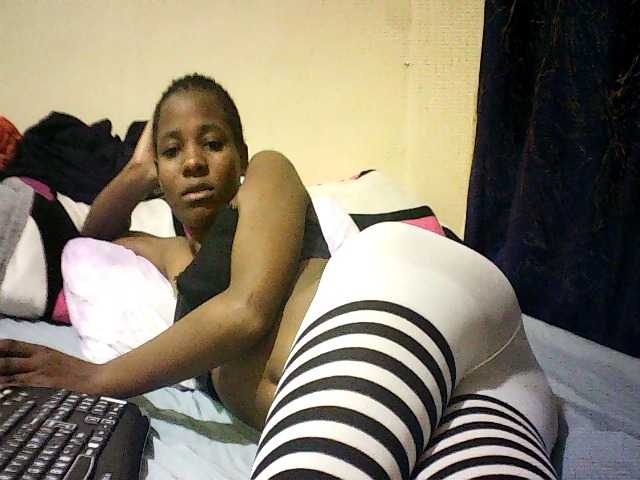 Sweetebonny live cam on BongaCams