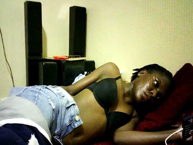 Sweetebonny live cam on BongaCams