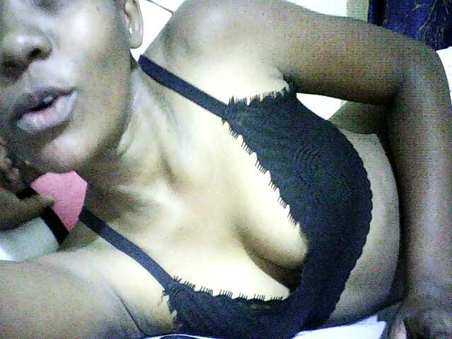 Sweetebonny live cam on BongaCams
