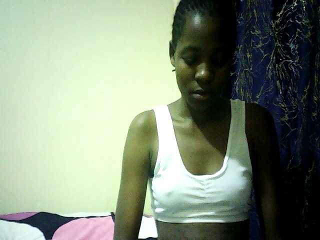 Sweetebonny live cam on BongaCams