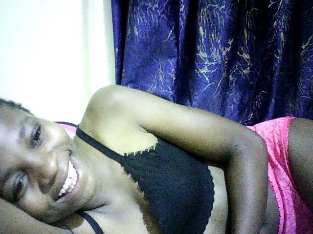 Sweetebonny live cam on BongaCams