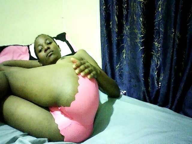 Sweetebonny live cam on BongaCams