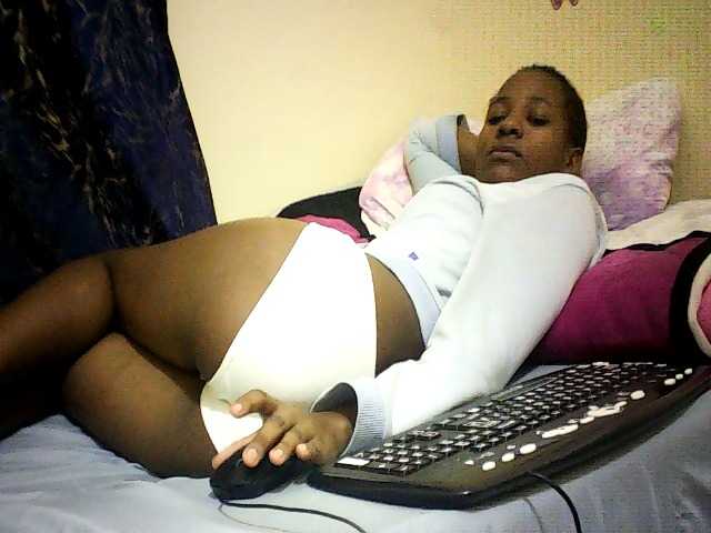 Sweetebonny live cam on BongaCams