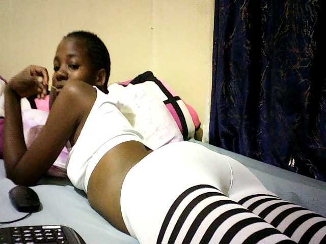 Sweetebonny live cam on BongaCams