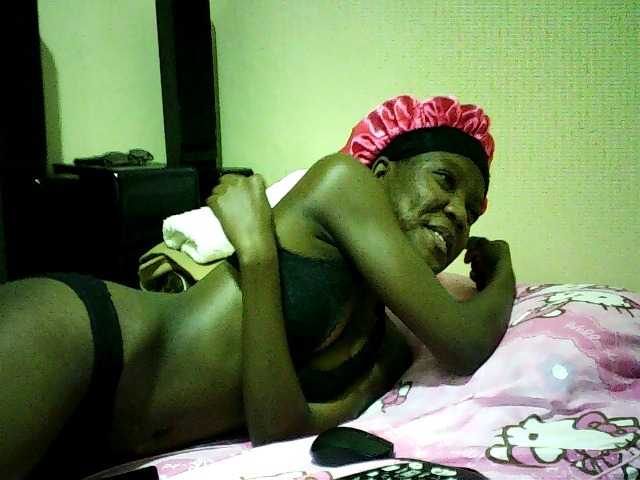 Sweetebonny live cam on BongaCams