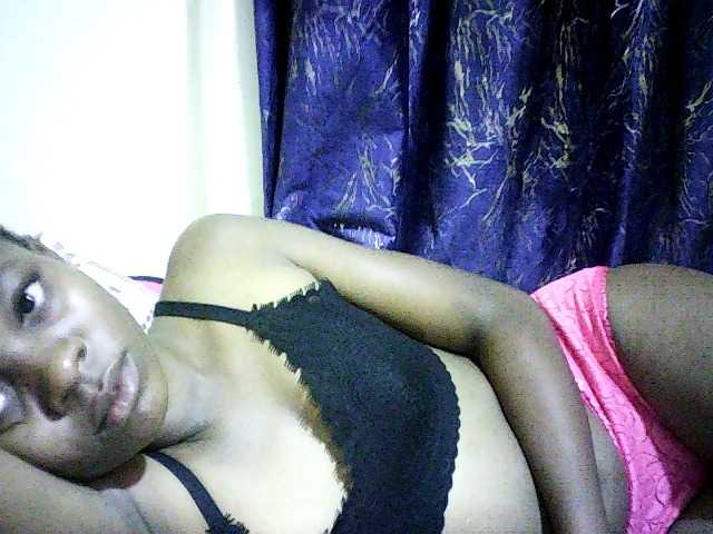 Sweetebonny live cam on BongaCams
