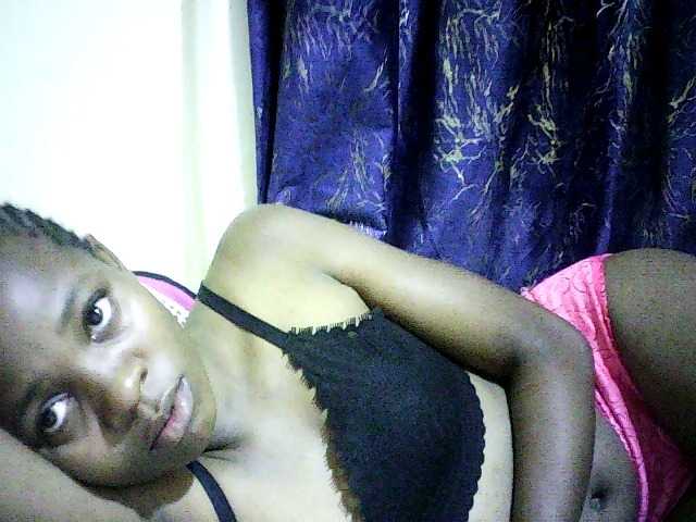 Sweetebonny live cam on BongaCams