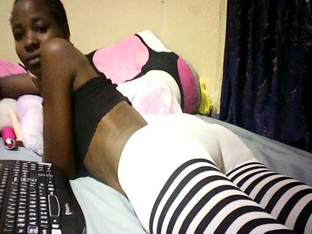 Sweetebonny live cam on BongaCams
