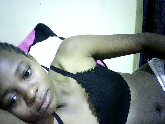 Sweetebonny live cam on BongaCams