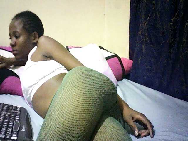 Sweetebonny live cam on BongaCams