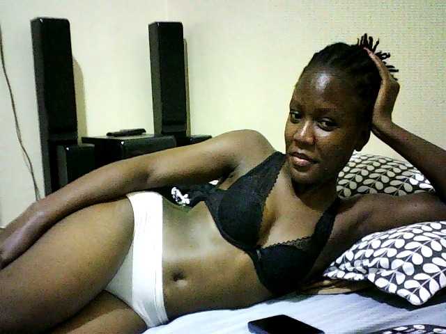 Sweetebonny live cam on BongaCams