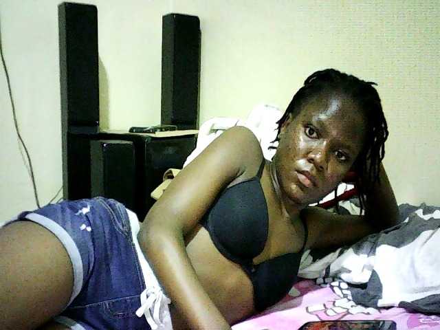 Sweetebonny live cam on BongaCams