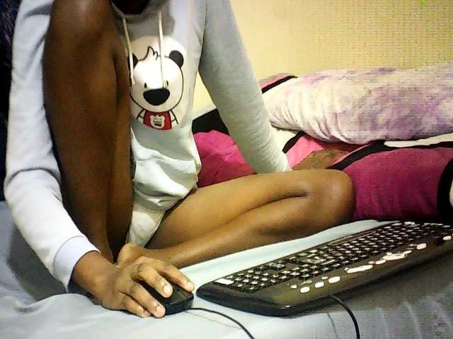 Sweetebonny live cam on BongaCams