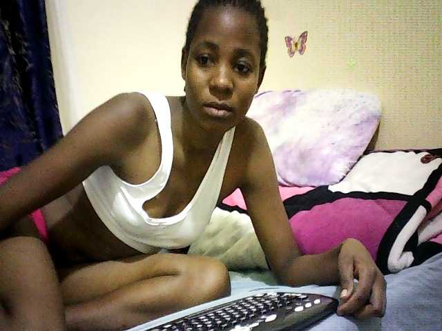 Sweetebonny live cam on BongaCams
