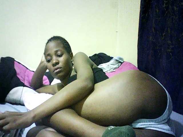 Sweetebonny live cam on BongaCams