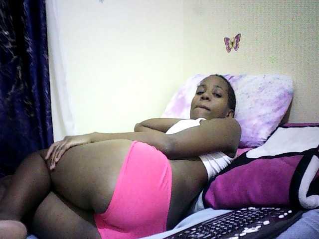 Sweetebonny live cam on BongaCams